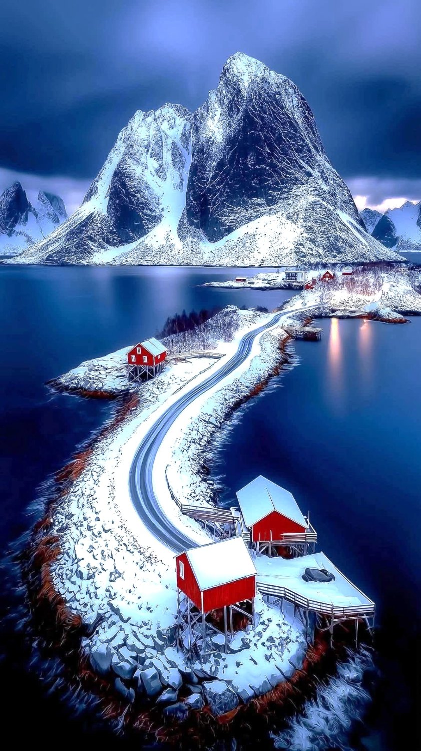 Solve Out On the Jetty jigsaw puzzle online with 91 pieces