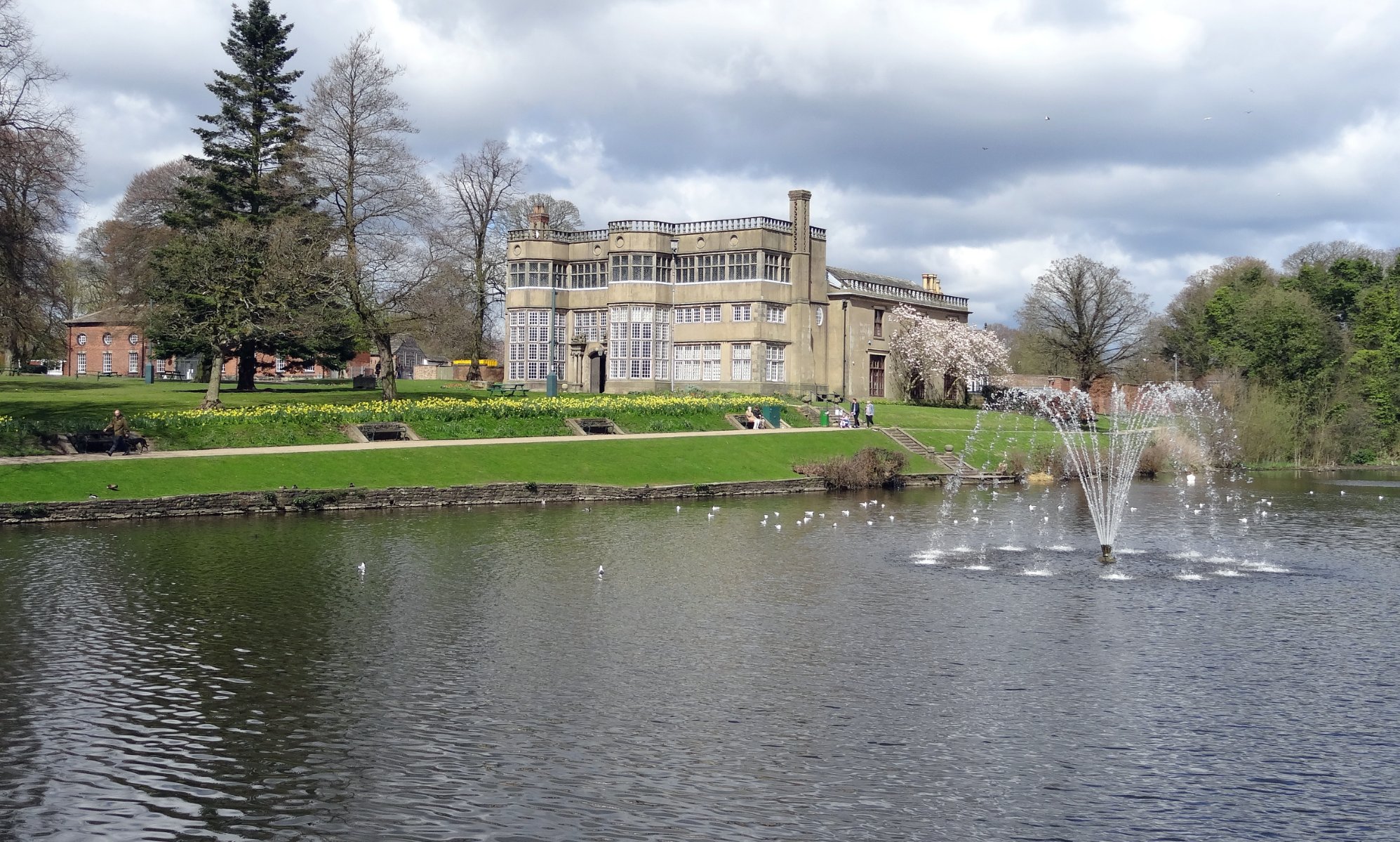Solve Astley Hall and Park Chorley jigsaw puzzle online with 60 pieces