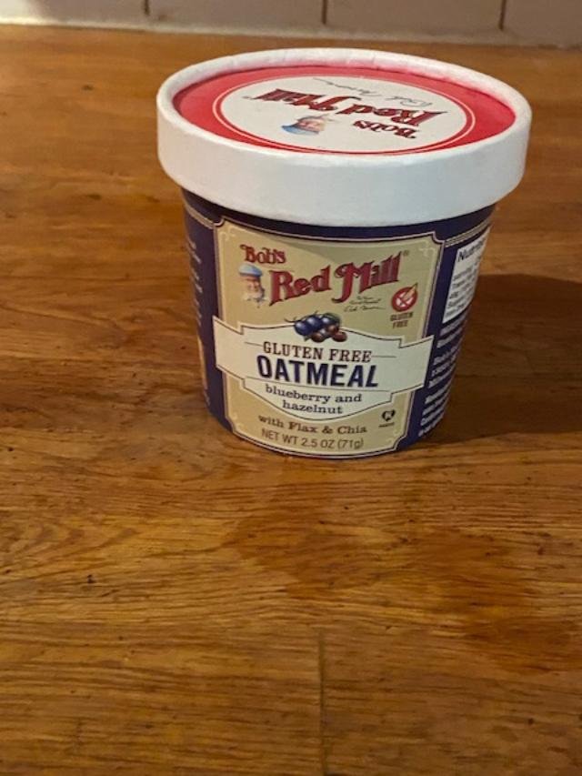 Solve Bolts Red mill oatmeal jigsaw puzzle online with 20 pieces