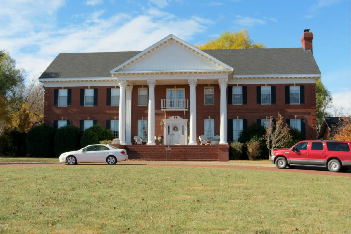 Solve Home In Blue Rapids, Kansas jigsaw puzzle online with 70 pieces