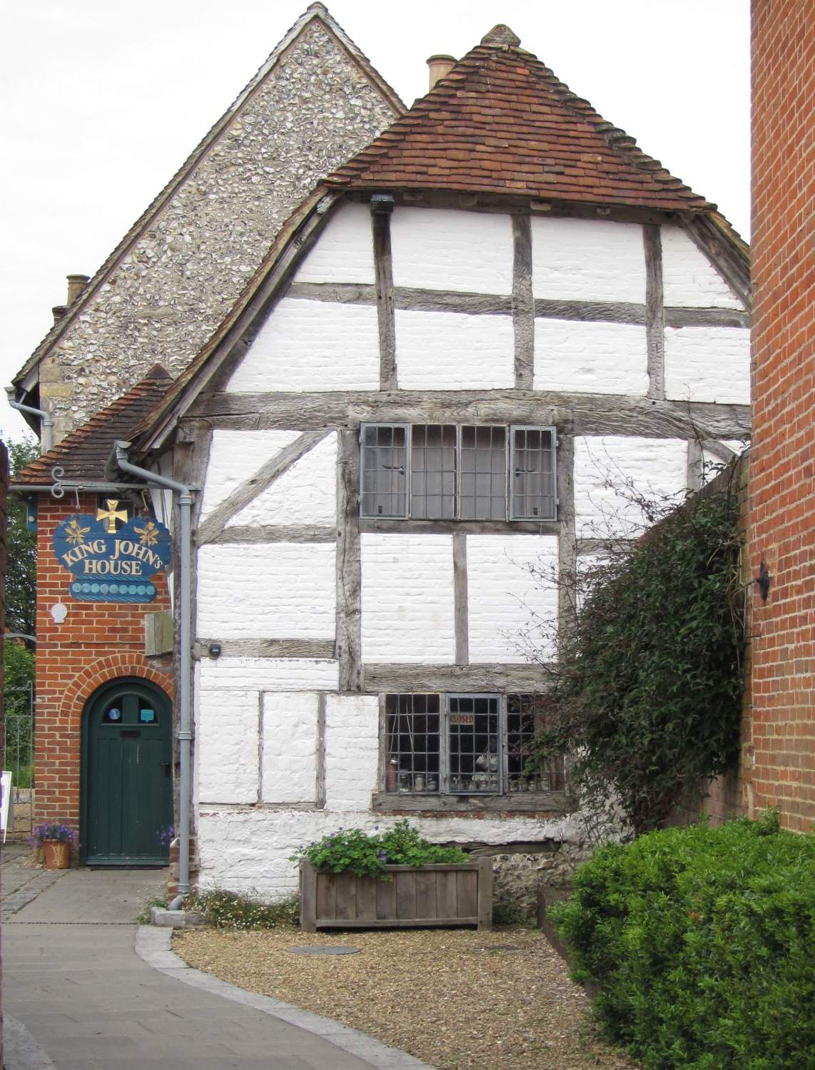 Solve King Johns House Romsey jigsaw puzzle online with 432 pieces