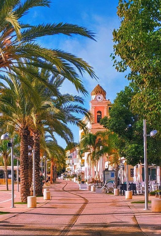 Solve Arma di Taggia, Italy jigsaw puzzle online with 70 pieces