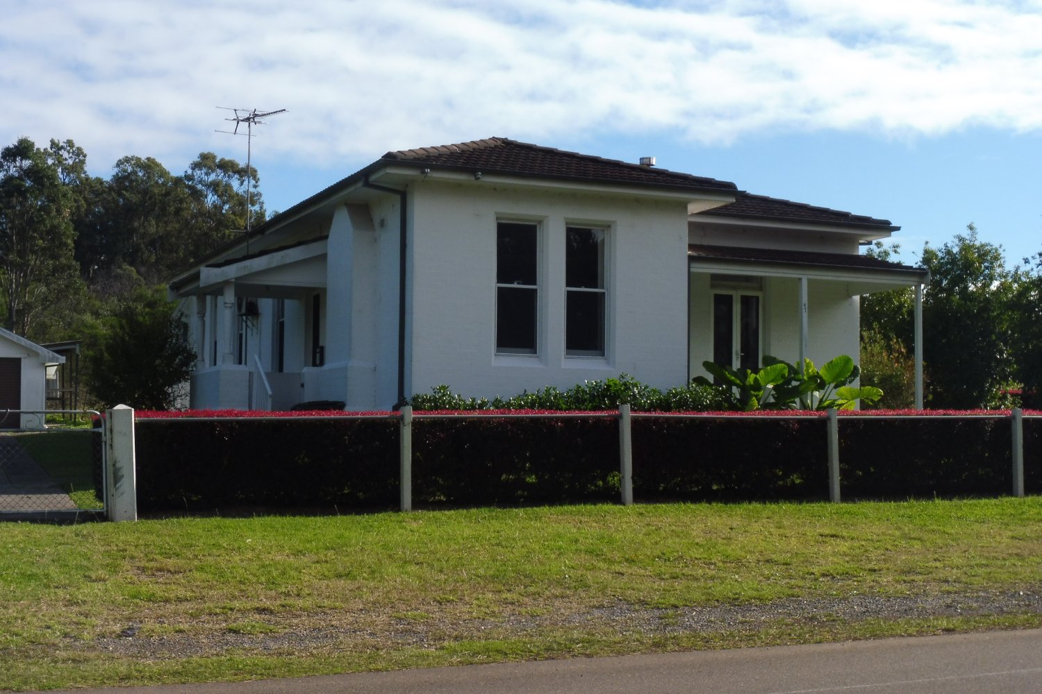 Solve Prospect Reservoir, NSW (5) jigsaw puzzle online with 12 pieces