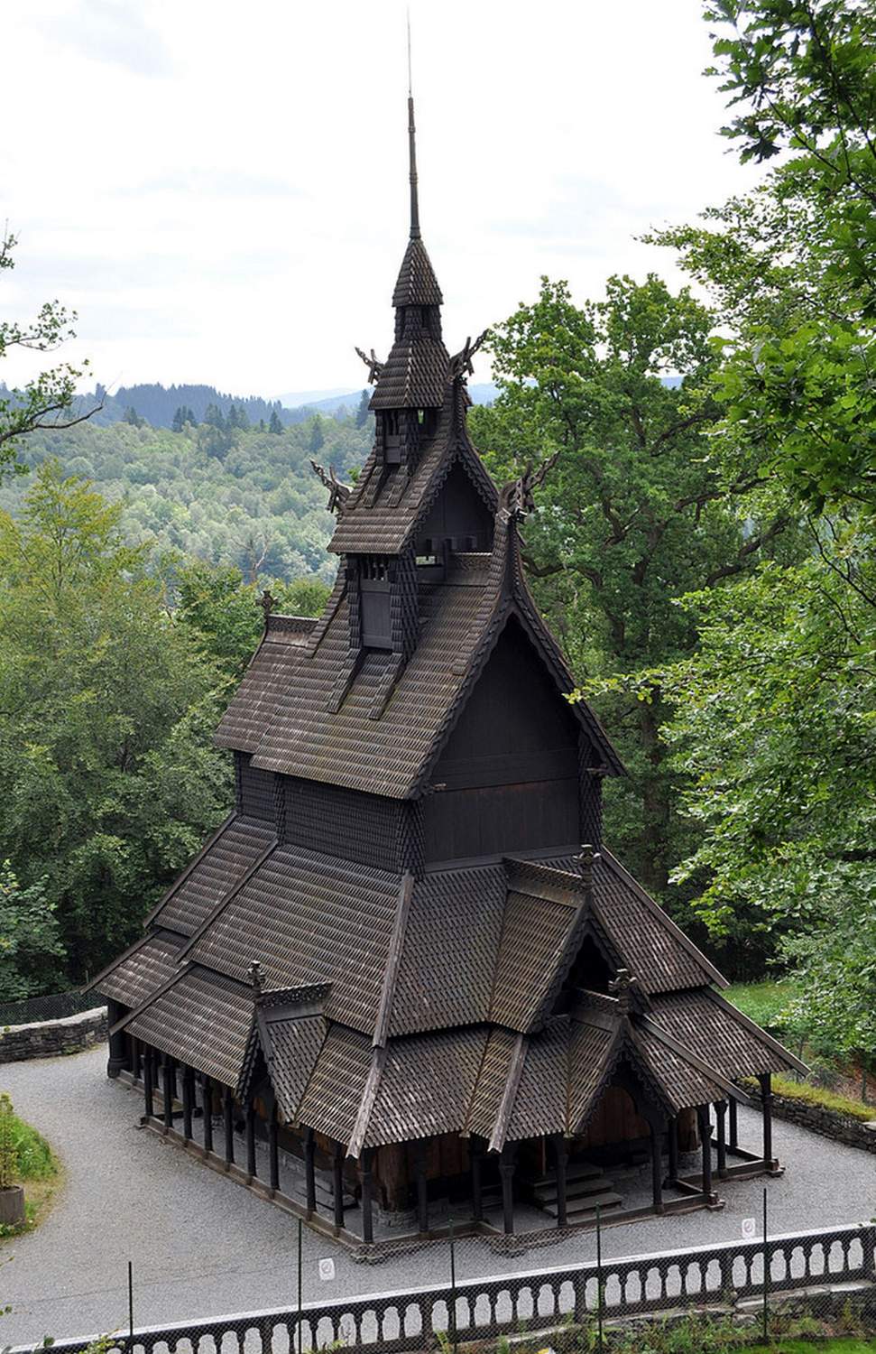 PuzzleYOU 1000 Teile Puzzle „Stabkirche Garmo, Lillehammer, Norwegen“ – Skandinavien-Motiv