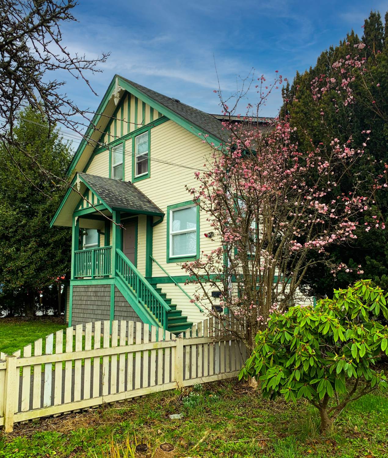 Solve A nice Victorian house in Victoria BC jigsaw puzzle online with