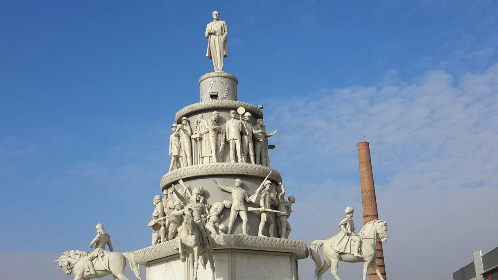 Solve TürkiyeEskişehirUlus Anıtı jigsaw puzzle online with 104 pieces