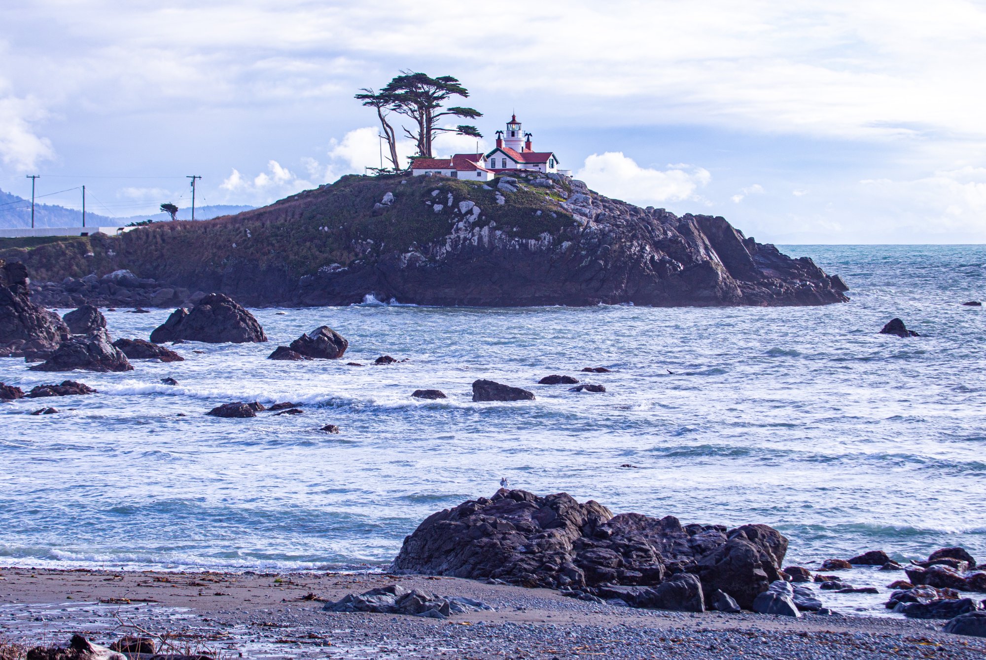 Solve CALIFORNIA LIGHTHOUSE jigsaw puzzle online with 77 pieces