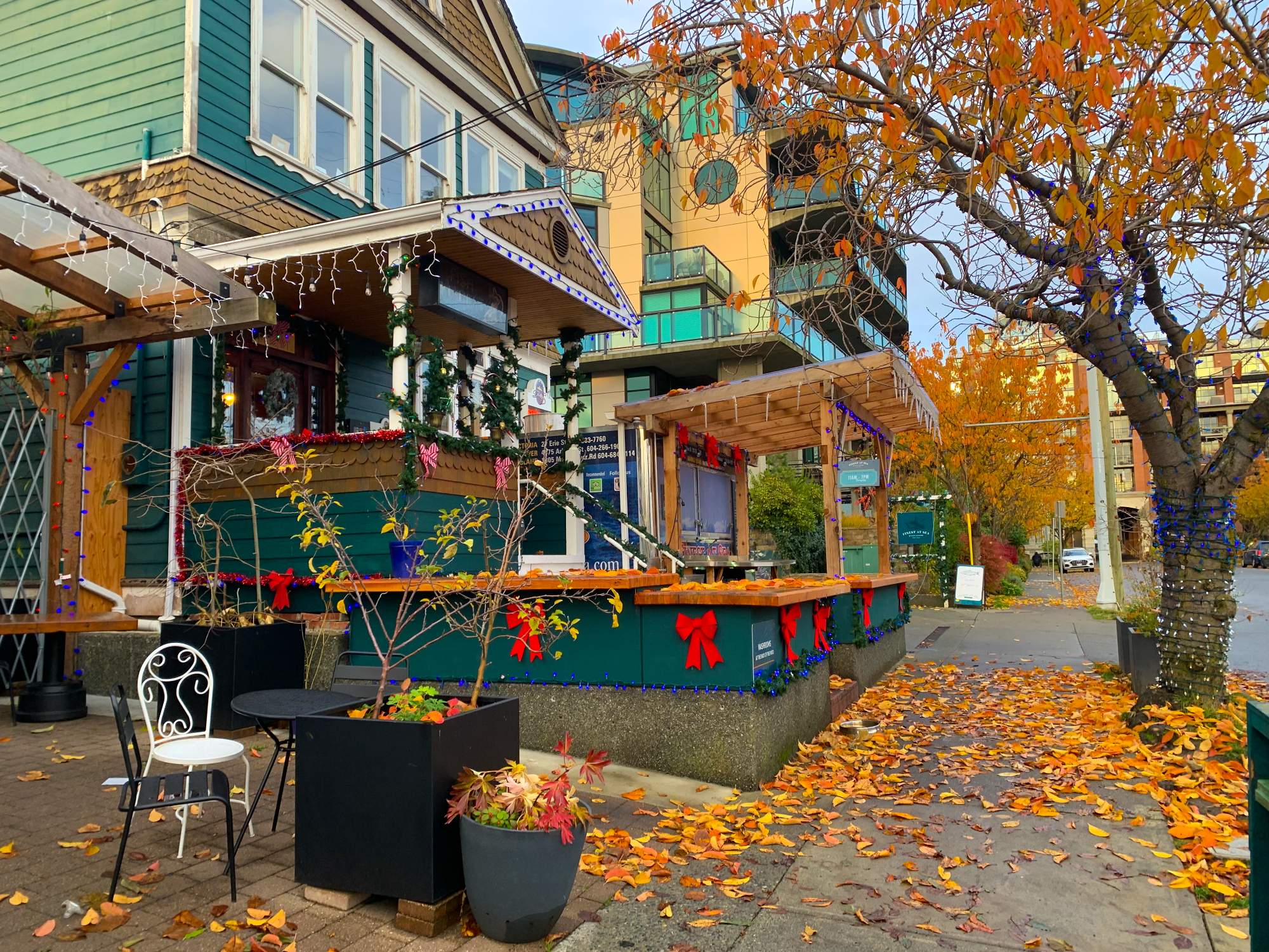 Solve A very popular seafood restaurant in the James Bay area of