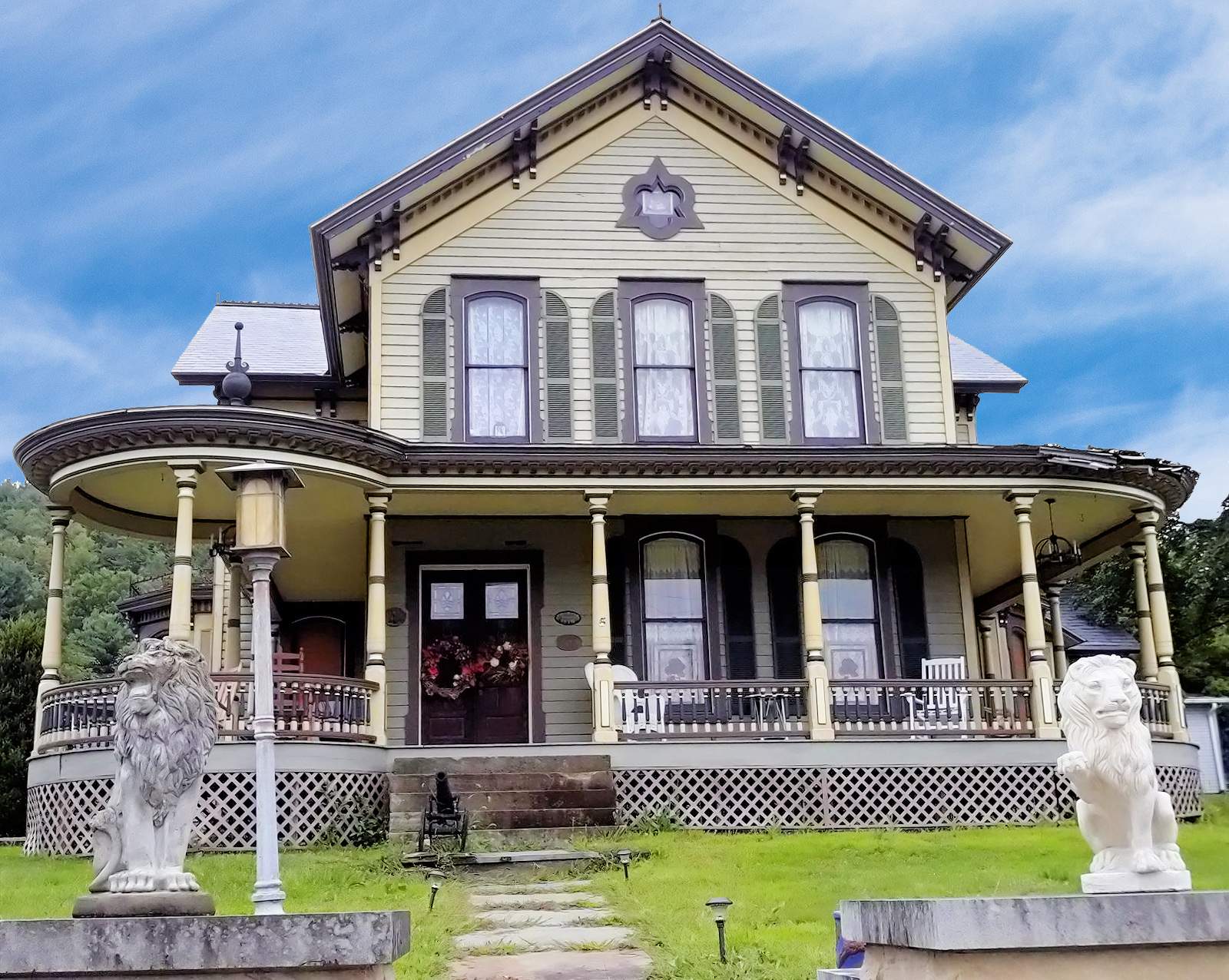 Solve Ridgway, Pennsylvania jigsaw puzzle online with 252 pieces