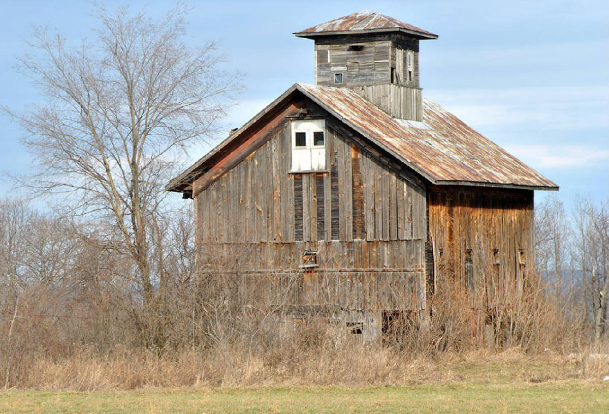 Solve Old Barns ,,,,,,,, Cupola jigsaw puzzle online with 70 pieces