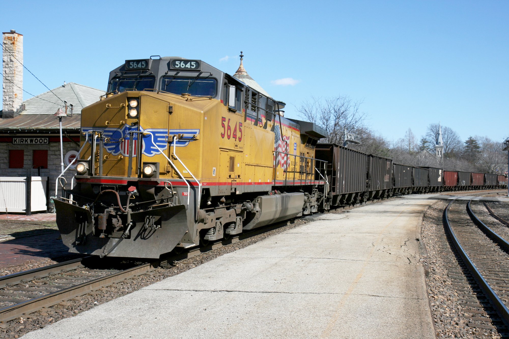 Solve The Union Pacific 5645 Westbound Kirkwood Missouri jigsaw puzzle