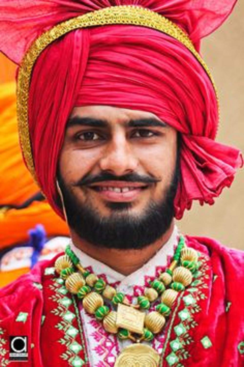 Solve Sikh in traditional Punjabi wear jigsaw puzzle online with 294 pieces