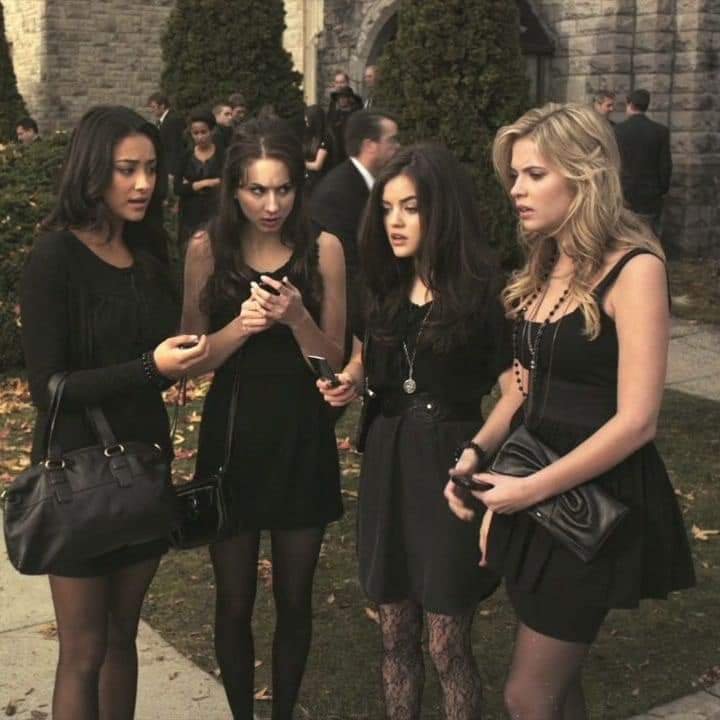 Solve Pretty little liars jigsaw puzzle online with 144 pieces