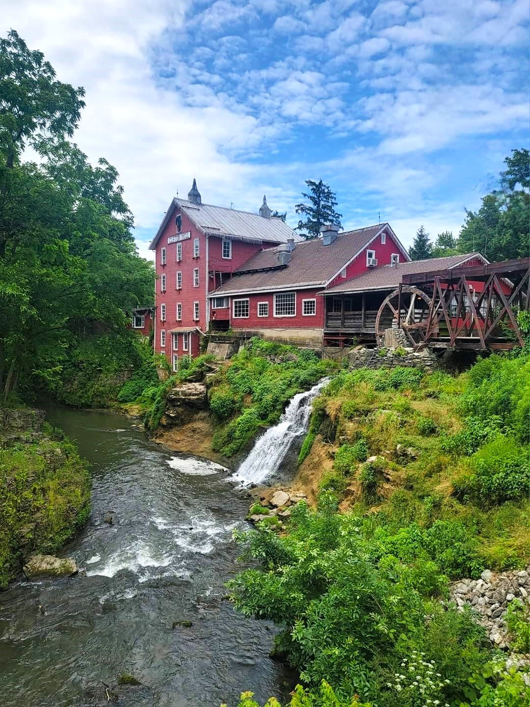 Mill Stream Solve Down be the old mill stream jigsaw puzzle online with 108 pieces