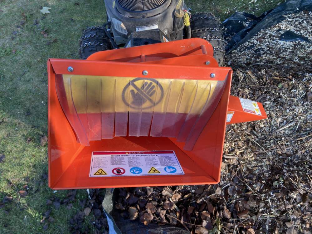 Solve Wood Chipper Warning jigsaw puzzle online with 12 pieces