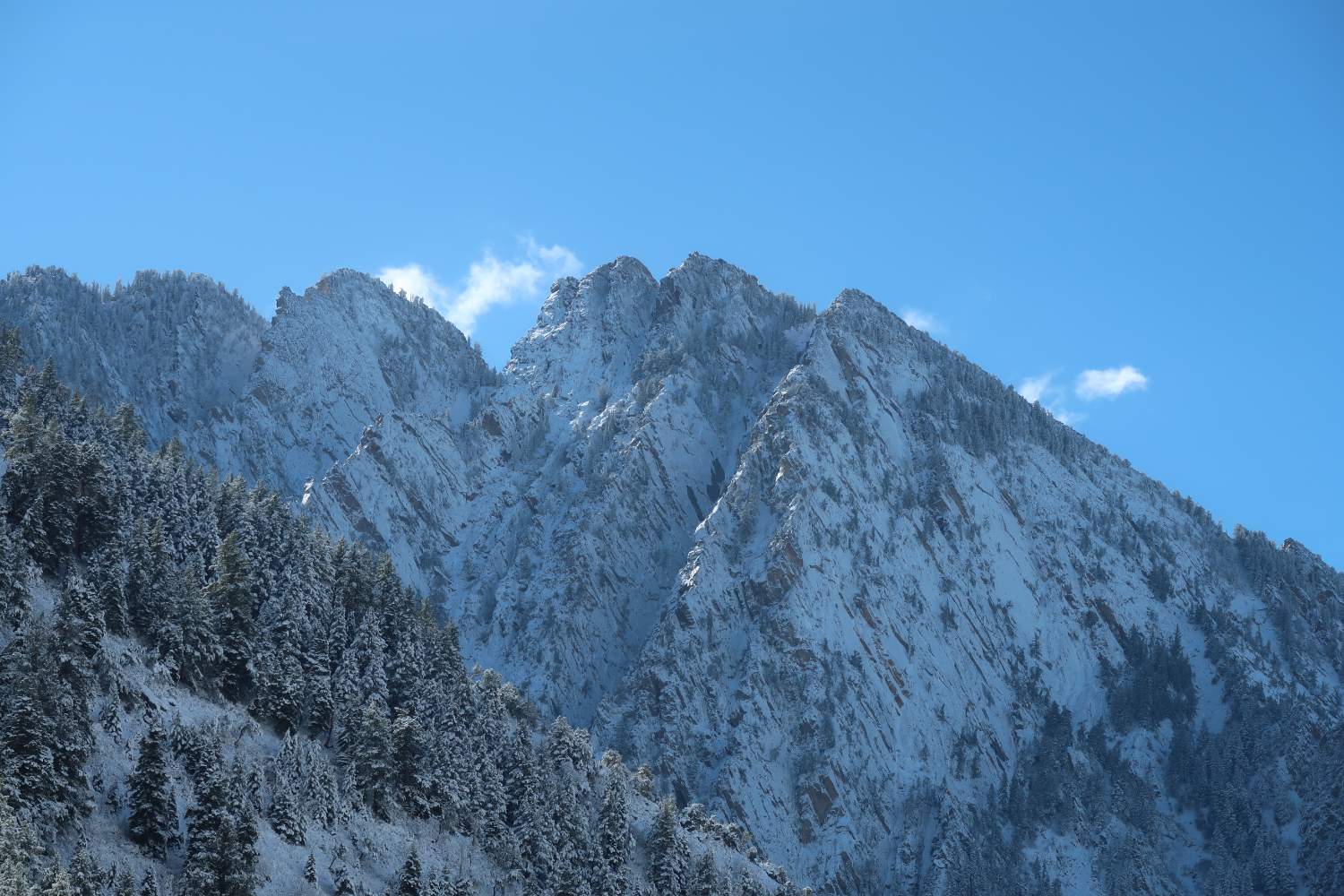 Solve Mt Olympus Utah jigsaw puzzle online with 96 pieces