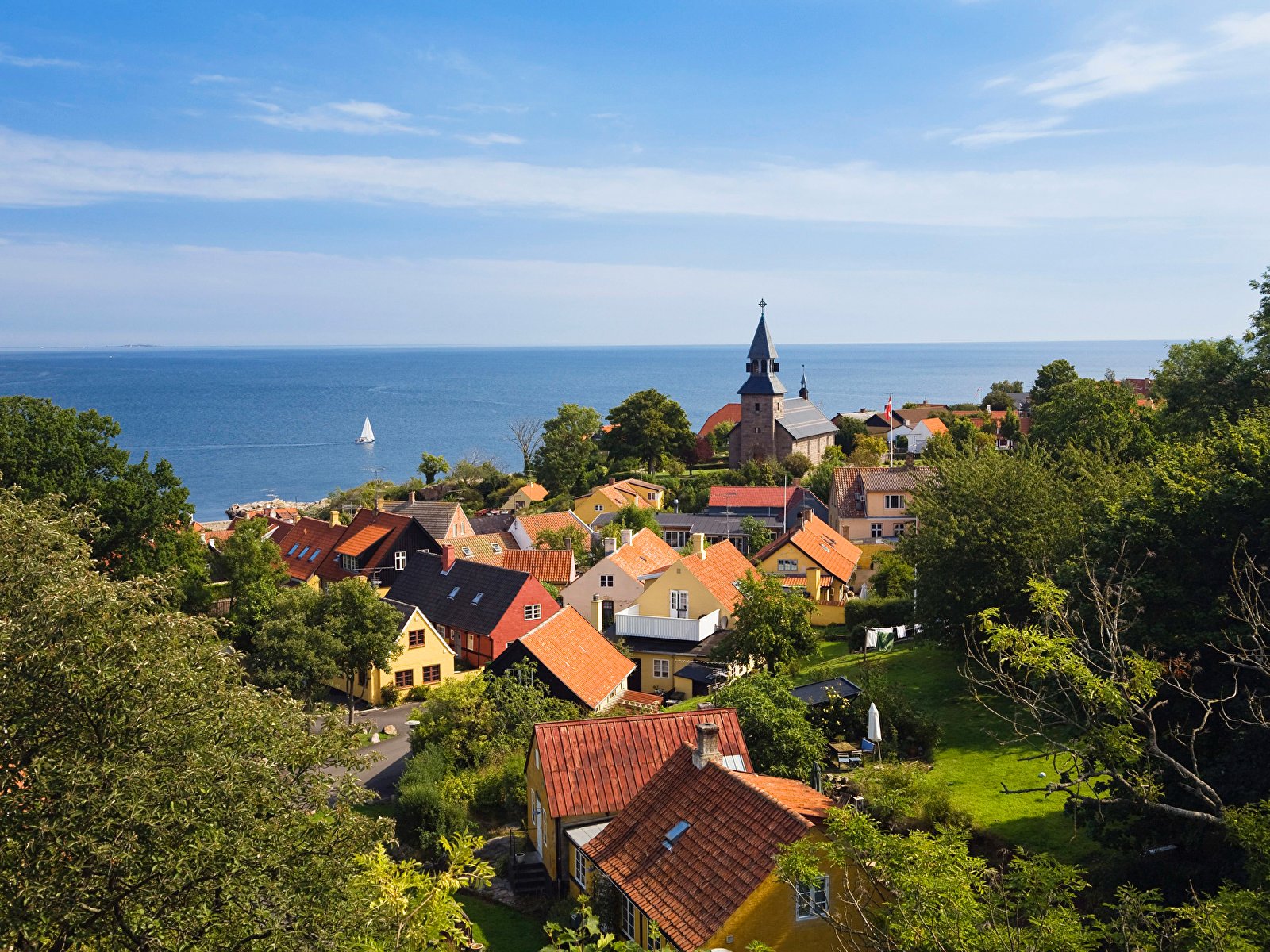 Solve Denmark_Bornholm jigsaw puzzle online with 204 pieces