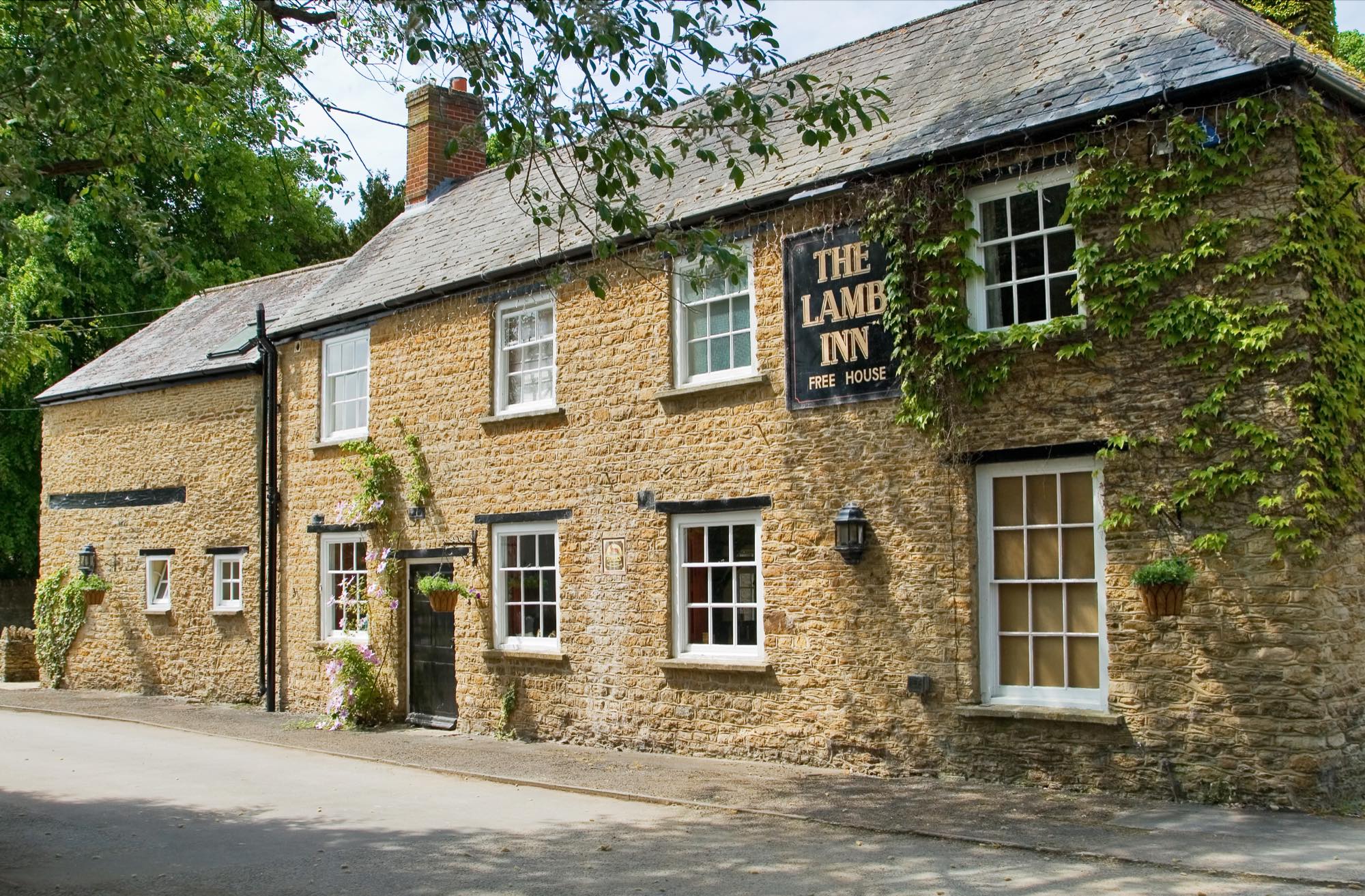 Solve The Lamb Inn. Buckland. Oxfordshire. UK. jigsaw puzzle online