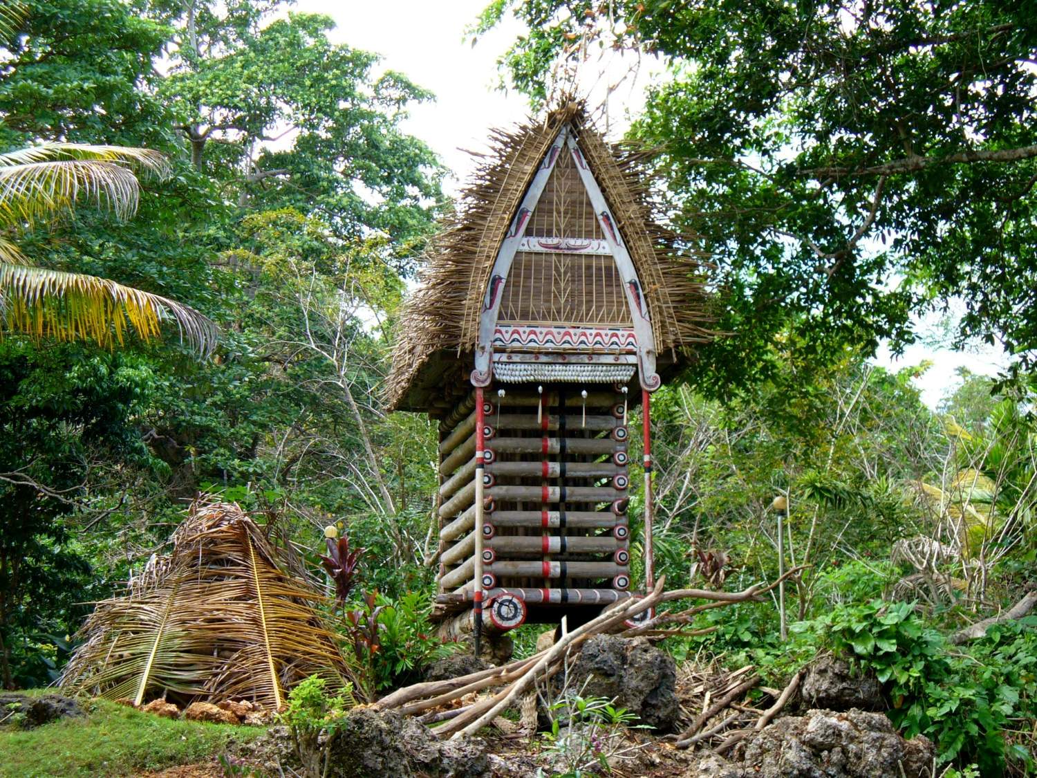 Solve A yam house in the Trobriand Islands jigsaw puzzle online with 80
