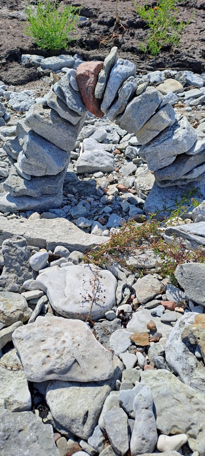 Solve Cliff towers jigsaw puzzle online with 55 pieces