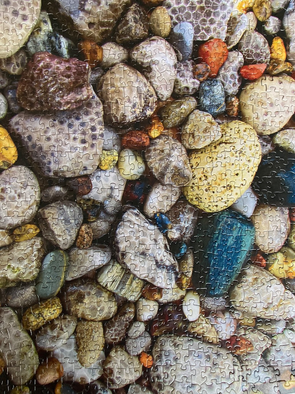 Solve Puzzeling Petoskey Stones jigsaw puzzle online with 99 pieces