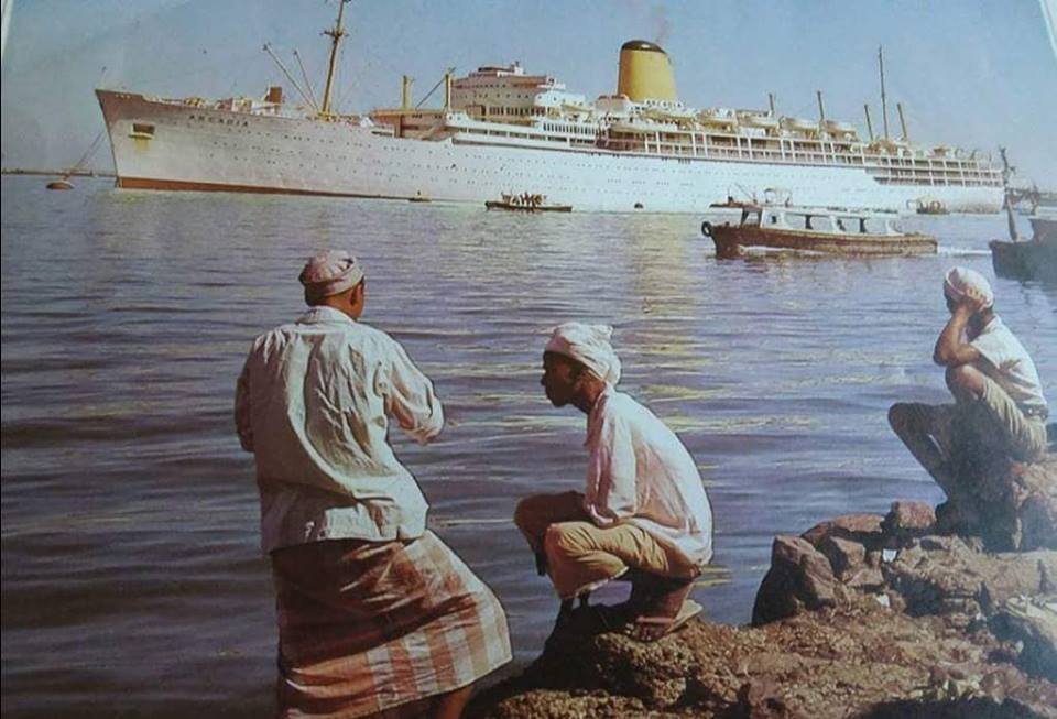 Solve Arcadia in Aden jigsaw puzzle online with 24 pieces