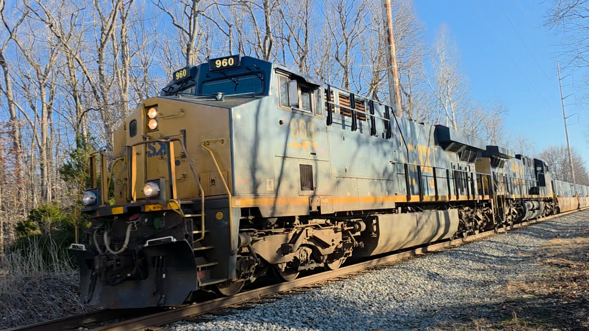 Solve CSXT I031 westbound jigsaw puzzle online with 350 pieces