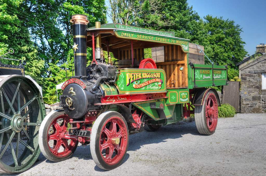Solve old steam engine jigsaw puzzle online with 54 pieces