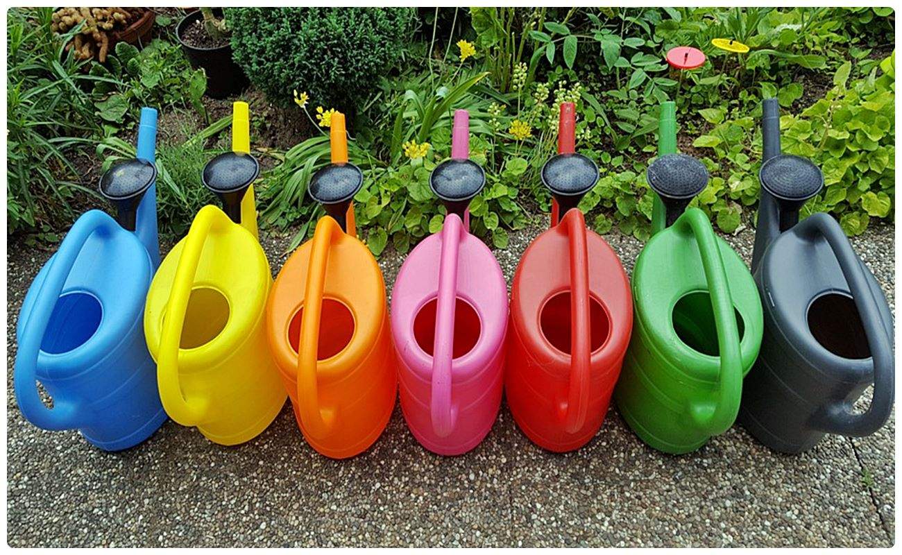 Solve The Colours of Garden Watering Cans jigsaw puzzle online with 198