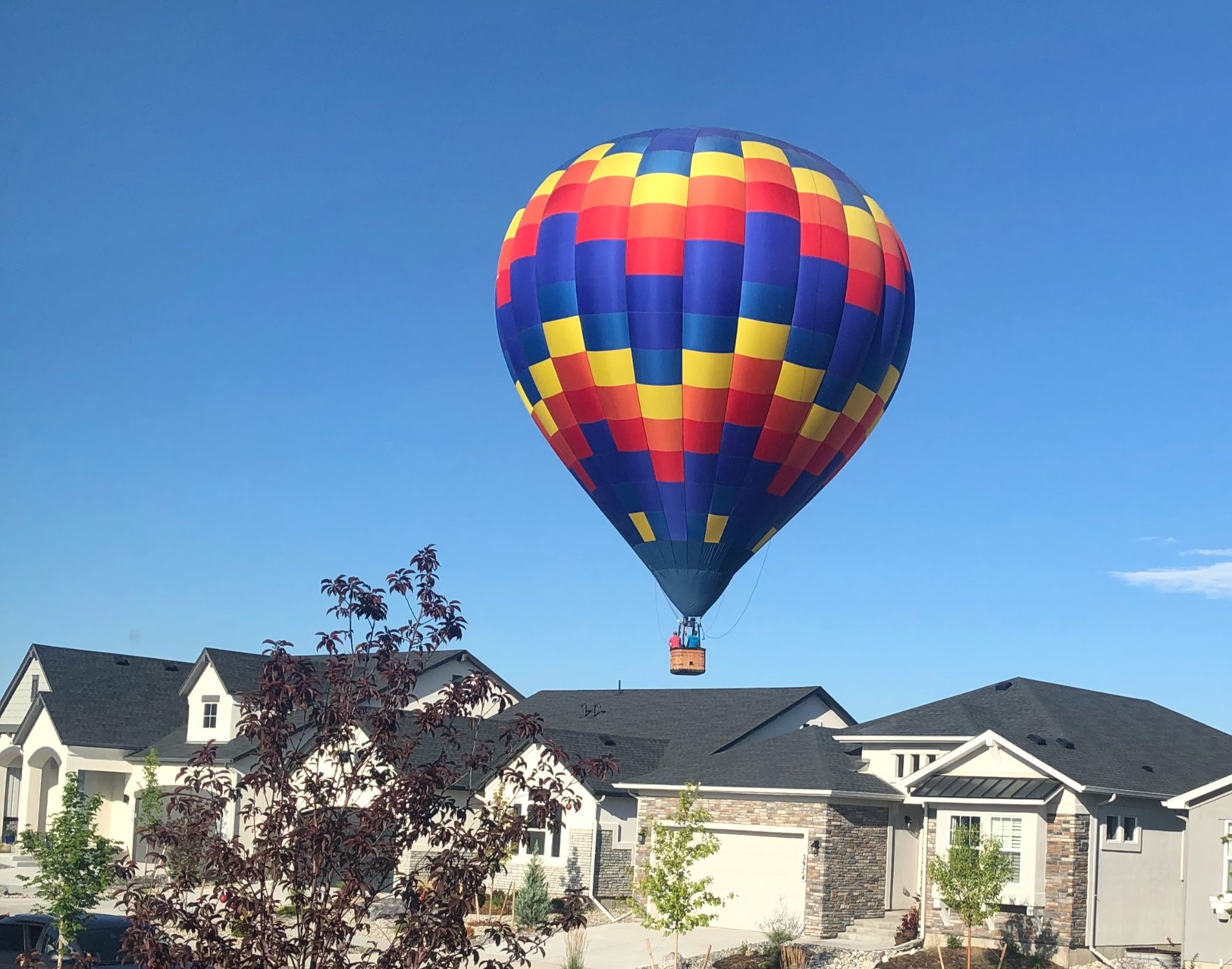 Solve HOT AIR BALLOON jigsaw puzzle online with 180 pieces