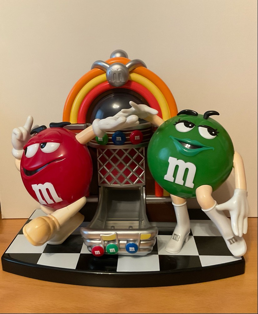 Solve M&amp;M party jigsaw puzzle online with 80 pieces