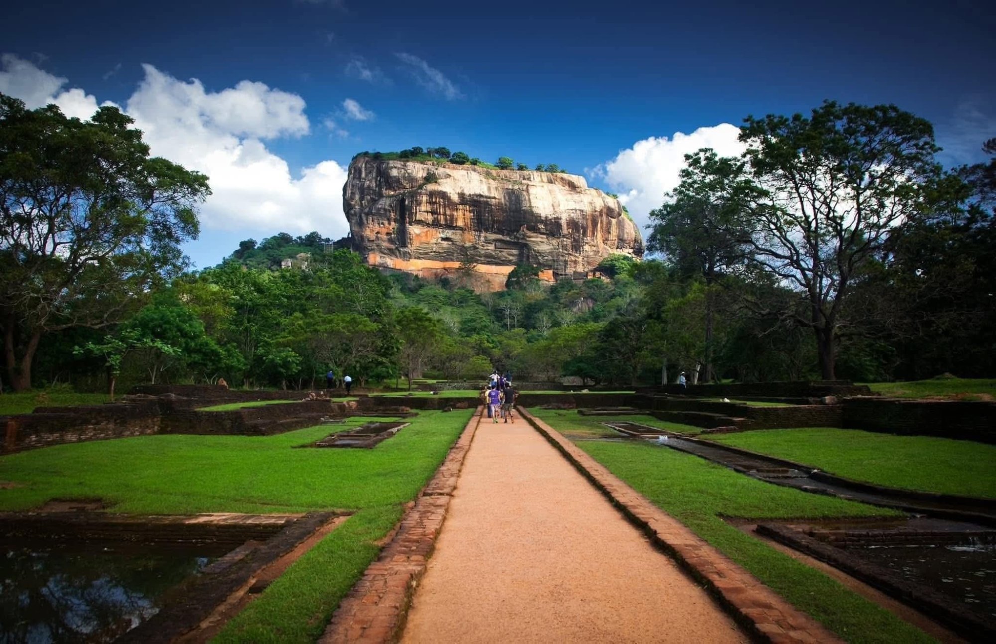 Solve Scenic view jigsaw puzzle online with 77 pieces