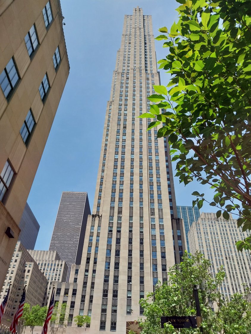 Solve Rockefeller Building - 5th Ave - NYC jigsaw puzzle online with 12 ...