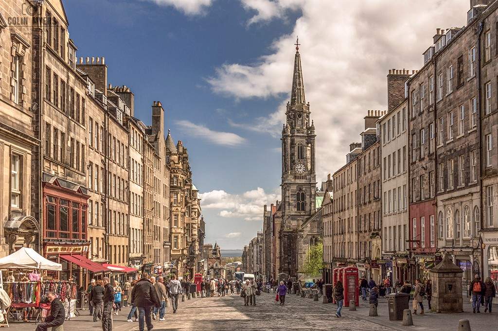 Solve High Street, Edinburgh jigsaw puzzle online with 117 pieces