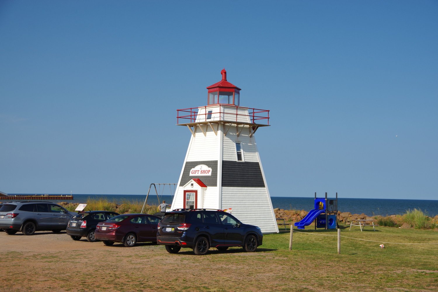 Solve Lighthouse Tignish Run jigsaw puzzle online with 12 pieces