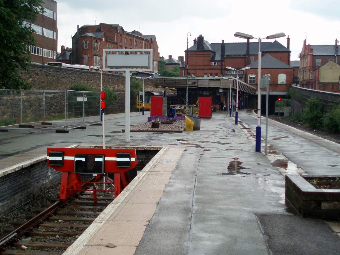 Solve Wigan Wallgate Railway Station (14) jigsaw puzzle online with 20