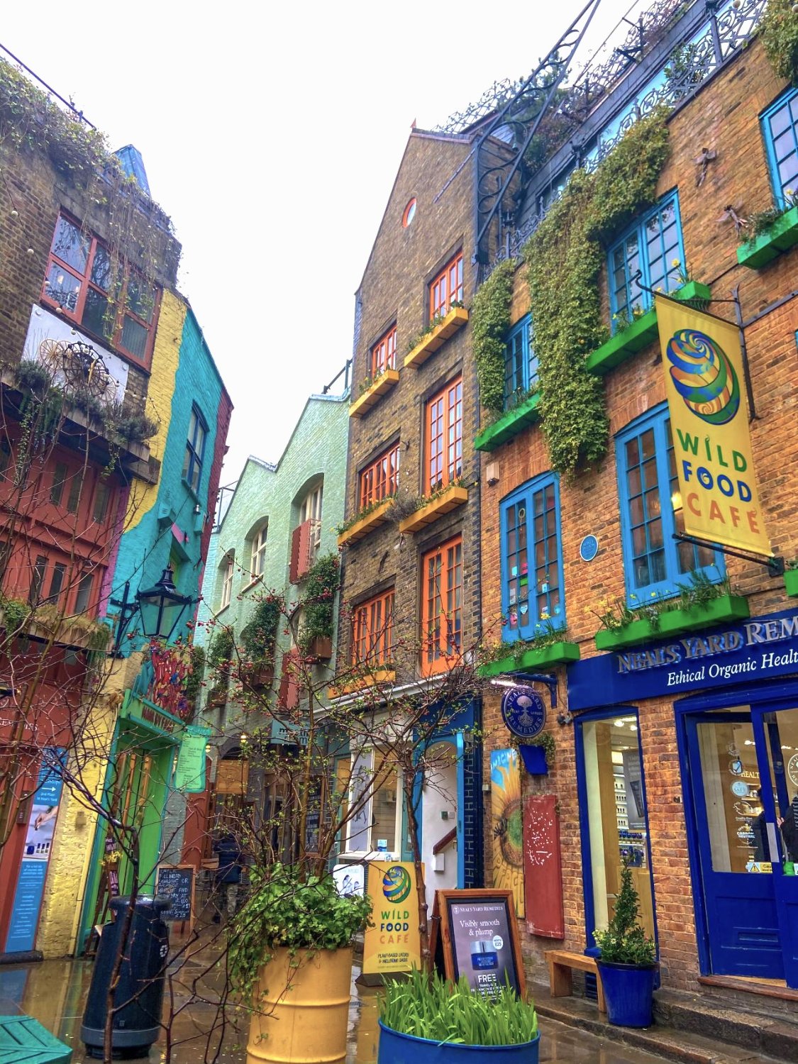 Solve Covent Garden. London jigsaw puzzle online with 108 pieces