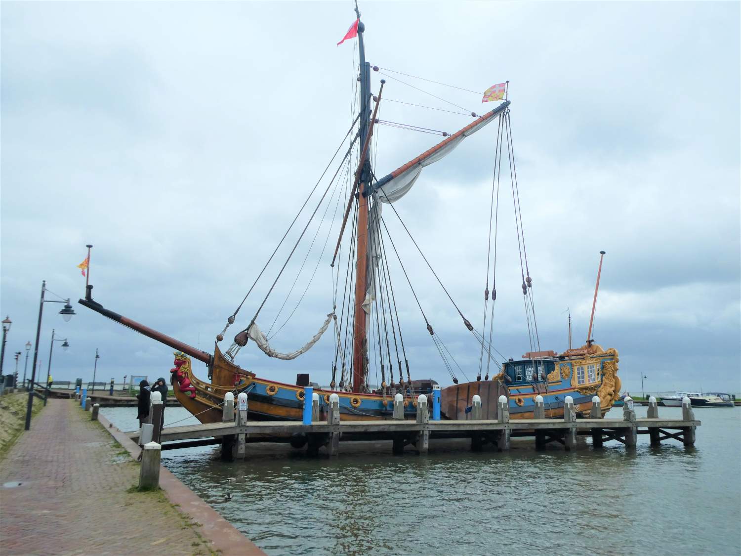 Solve Historical replica of 'the Utrecht" . The ship lies in Volendam