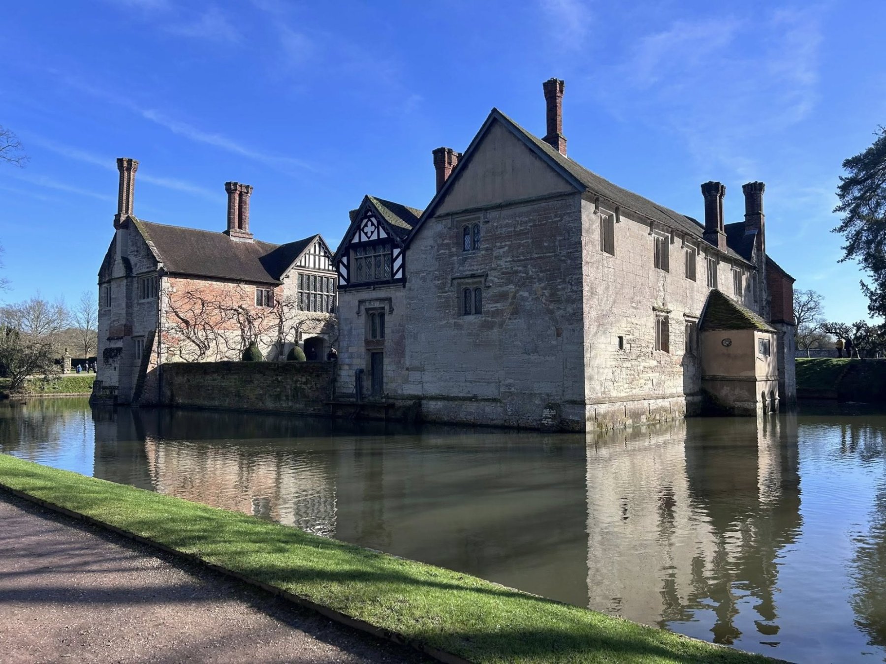 Jigsaw Puzzle | 63 pieces | Baddesley Clinton, a historic moated manor ...