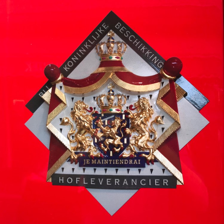 Solve 1744 Shield with royal coat of arms for royal court suppliers