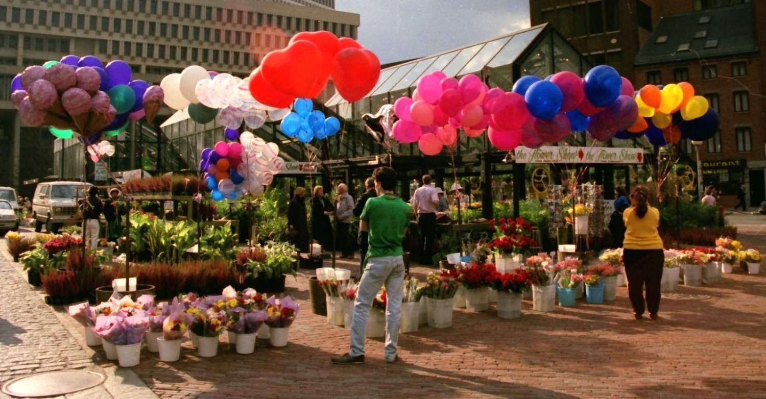 Solve Quincy Market Flower Shop jigsaw puzzle online with 72 pieces