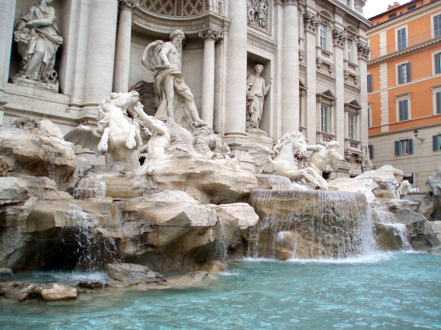 Solve The Trevi Fountain, Rome jigsaw puzzle online with 48 pieces