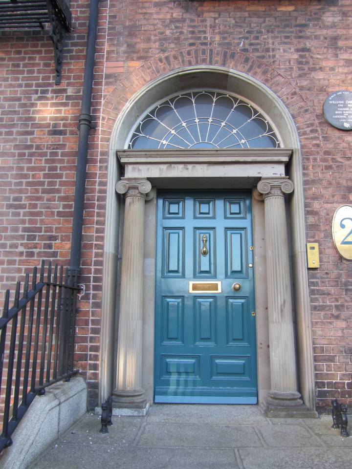 Solve Dublin Doorways, 25 jigsaw puzzle online with 80 pieces