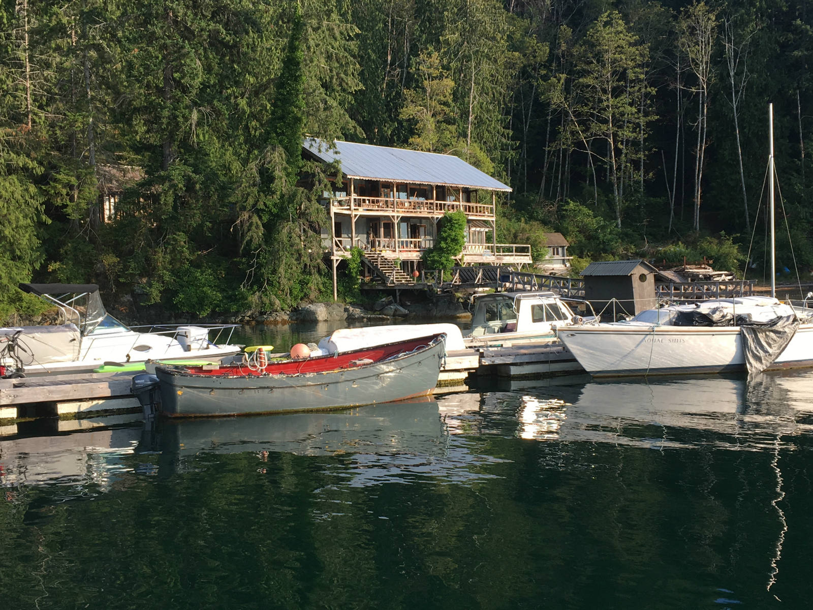 Solve Refuge Cove, BC, Canada jigsaw puzzle online with 192 pieces