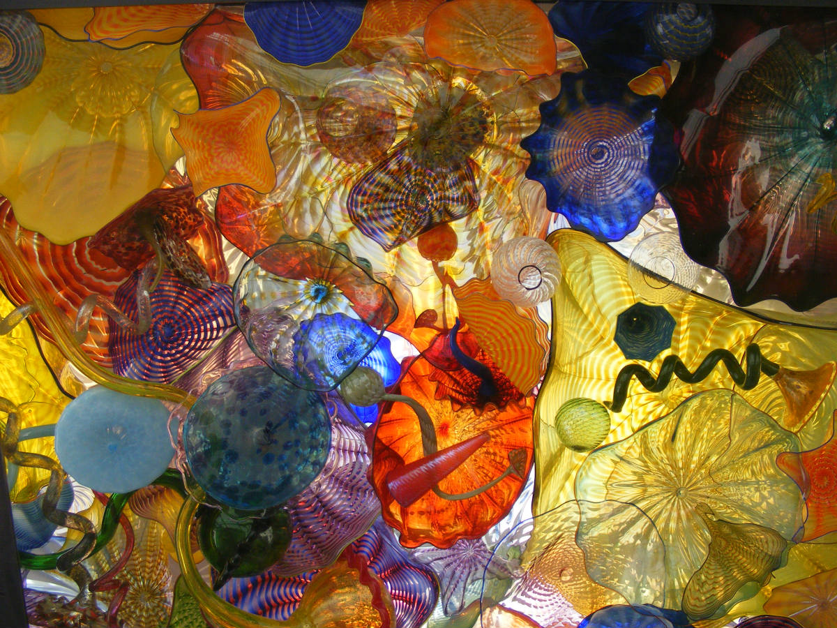 Solve dale chihuly bridge of glass in WA jigsaw puzzle online