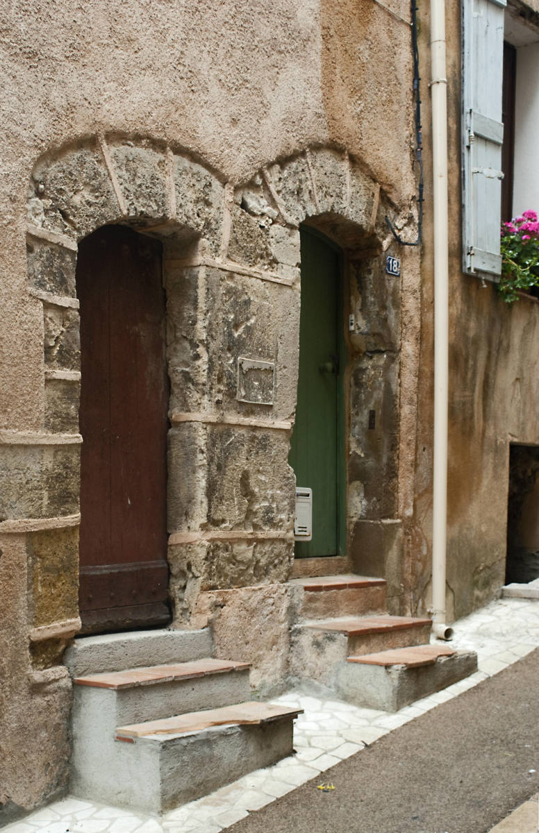 Solve Salernes two entrances jigsaw puzzle online with 104 pieces