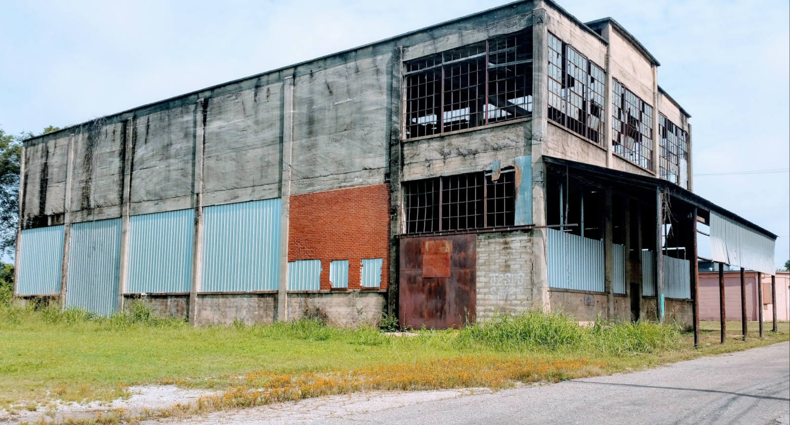 Solve Nobody's hiring jigsaw puzzle online with 153 pieces