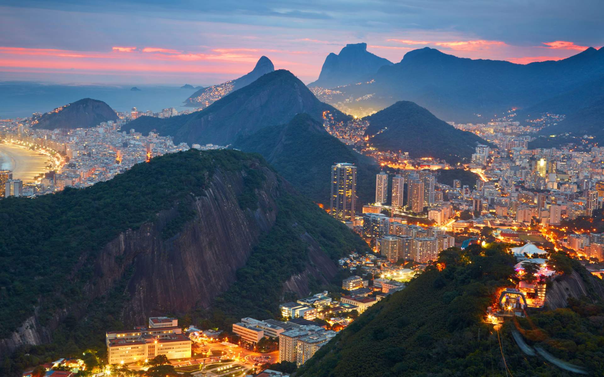 Solve brazil-mountain-rio-de-janeiro jigsaw puzzle online with 160 pieces