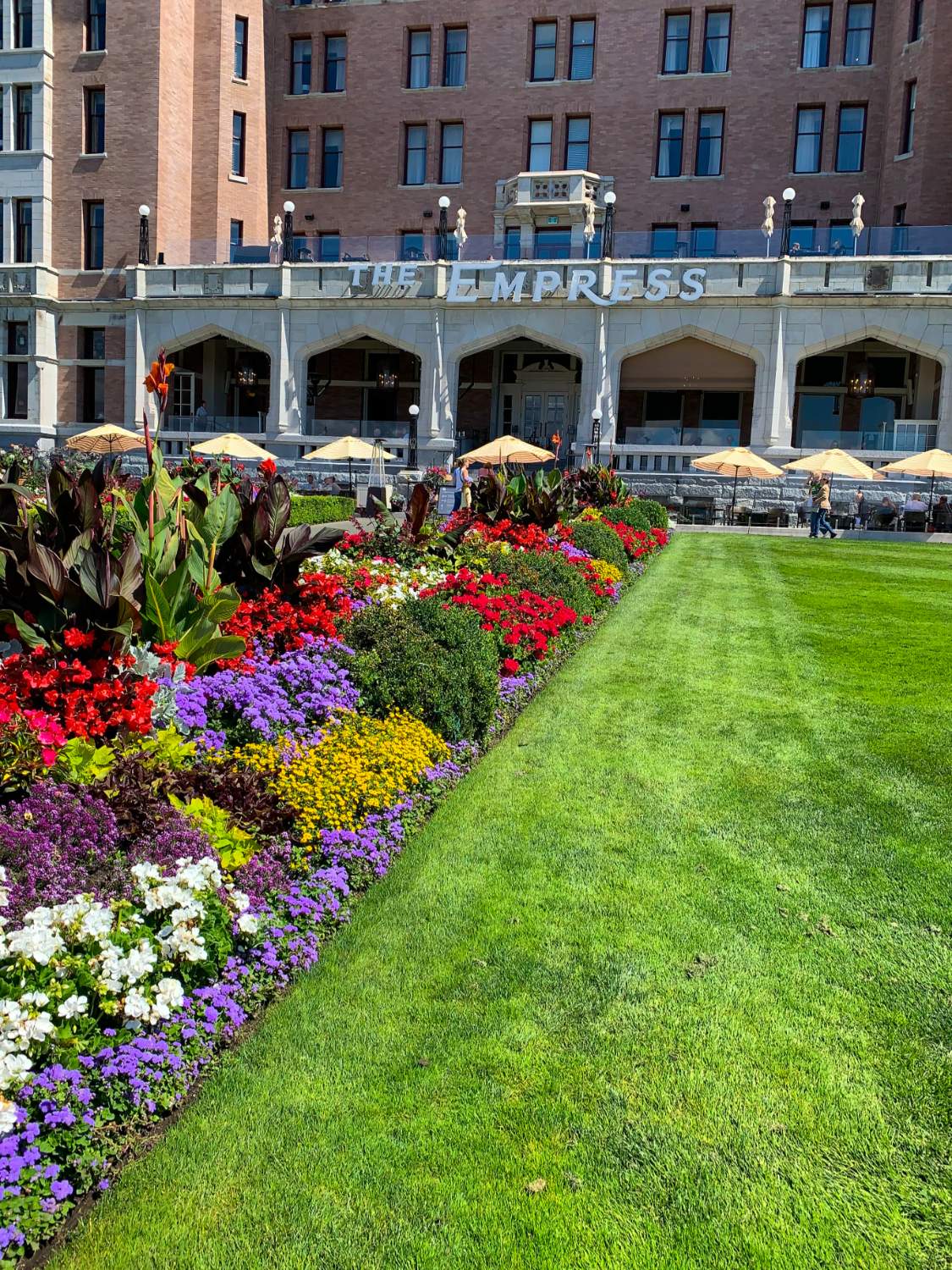 Solve A flowerbed in front of the Empress Hotel in Victoria BC jigsaw