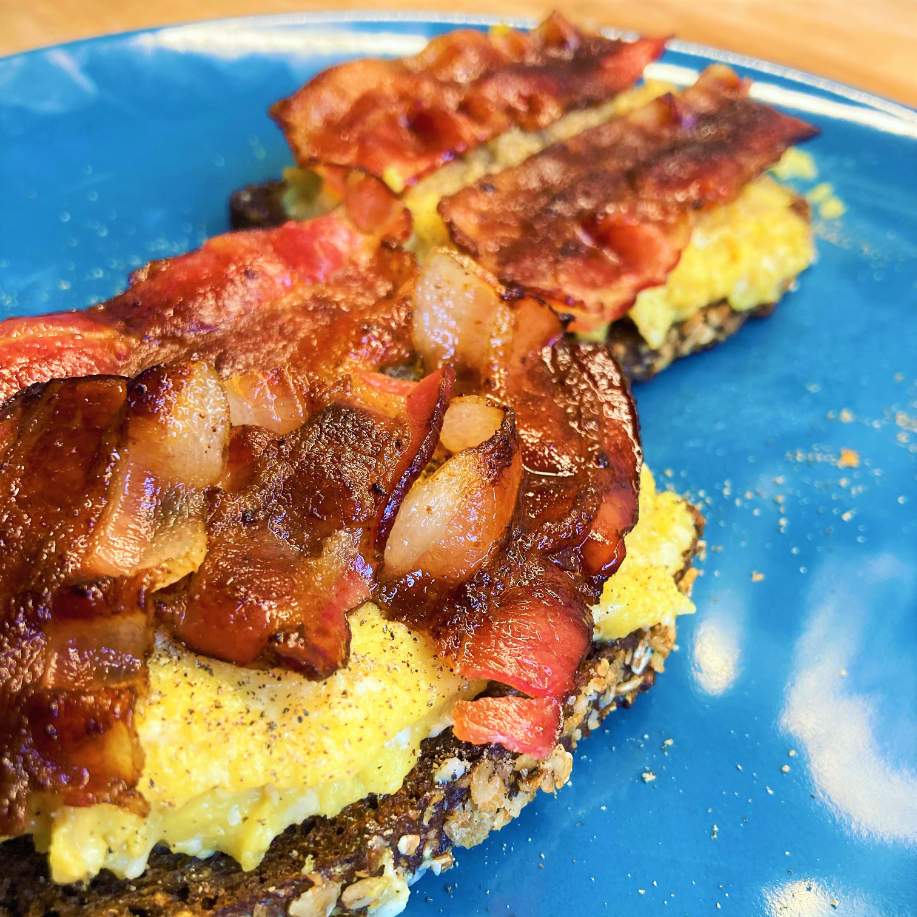 Solve Breakfast sandwich Scrambled eggs and bacon on toasted rye